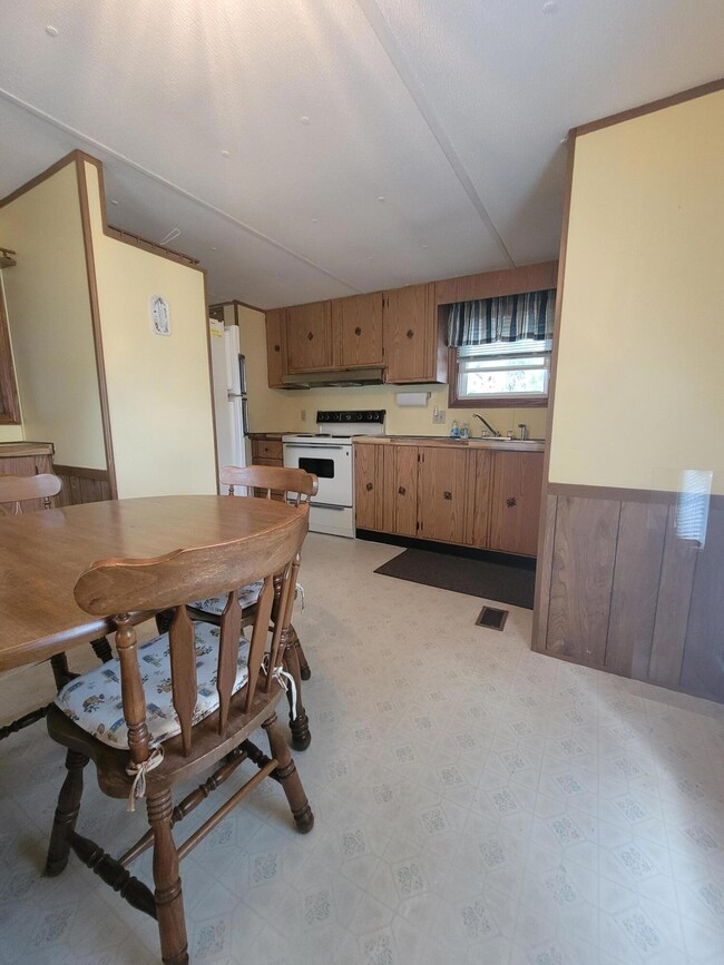 1 Autumn Ln, Lewiston, ME 04240 - photo 6