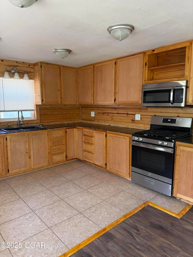 204 E 18th St, Baxter Springs, KS 66713 - photo 5