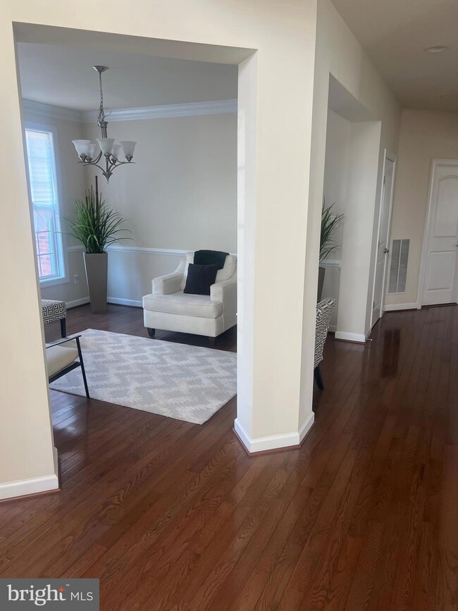 15403 Sir Edwards Dr, Upper Marlboro, MD 20772 - photo 3