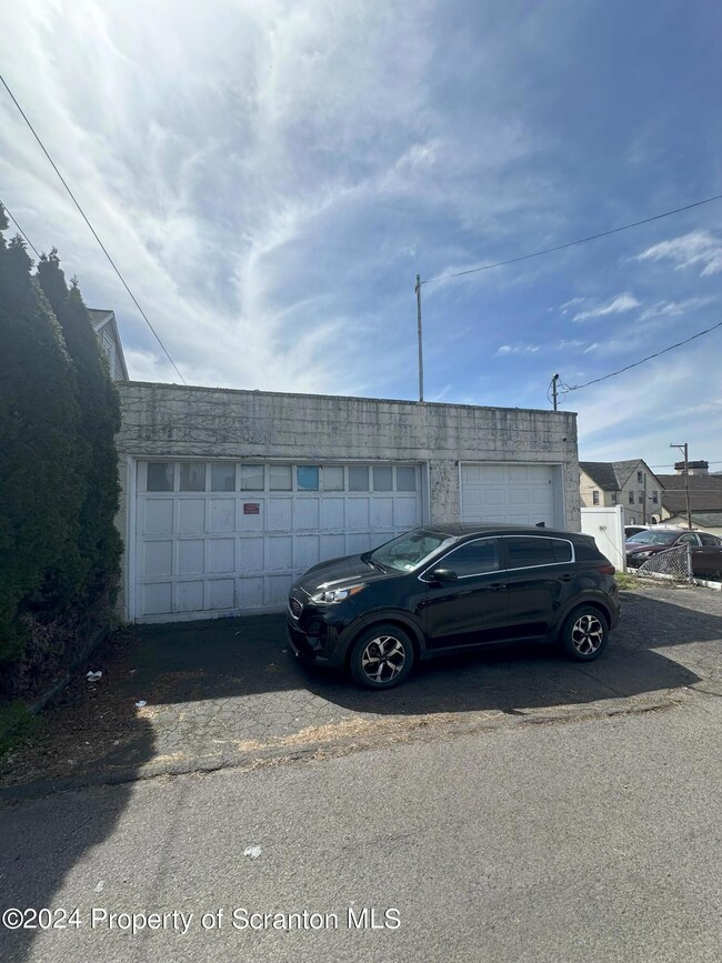 623 Birch St, Scranton, PA 18505 - photo 4
