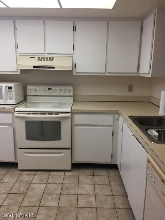 looking into kitchen from entry hallway