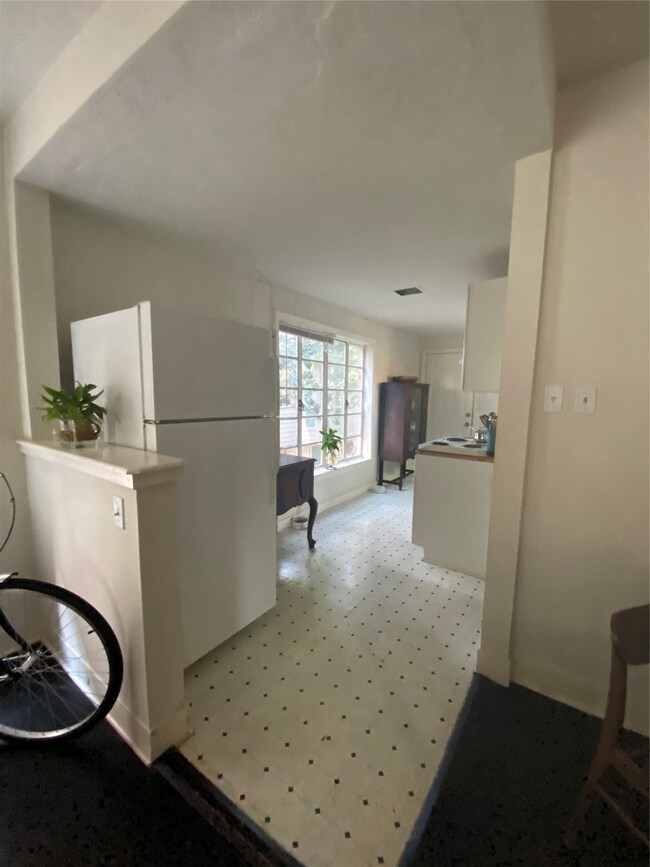 1752 Colquitt St, Houston, TX 77098 - photo 4