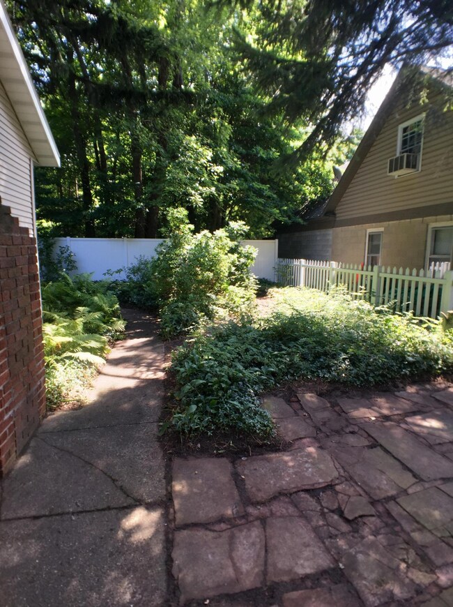 13719 Johnson Ln, Three Oaks, MI 49128 - photo 6