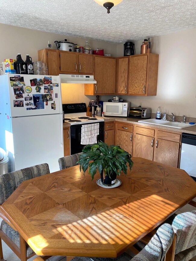 1593 Hansen Ave, Columbus, OH 43224 - photo 6