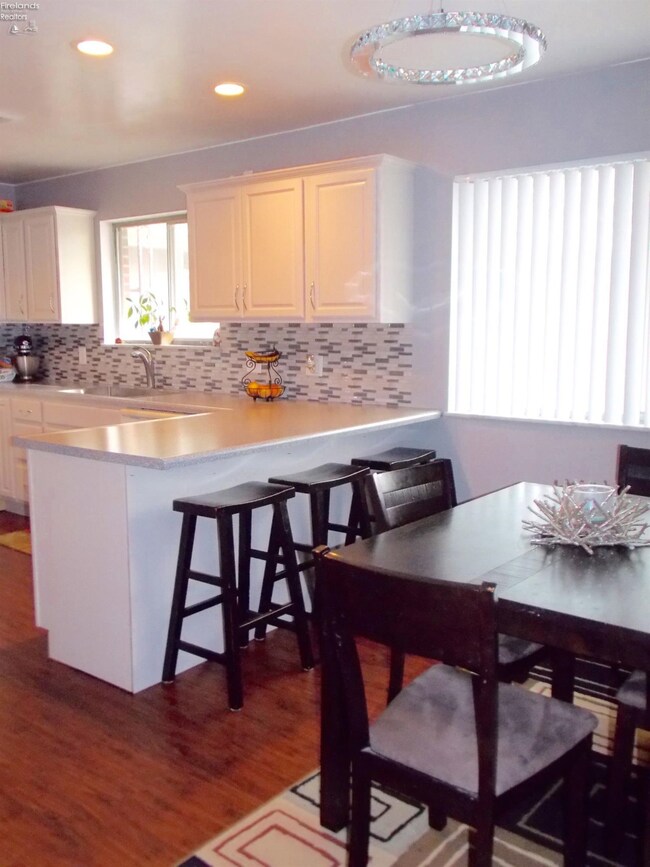 721 Erie St, Woodville, OH 43469 - photo 4