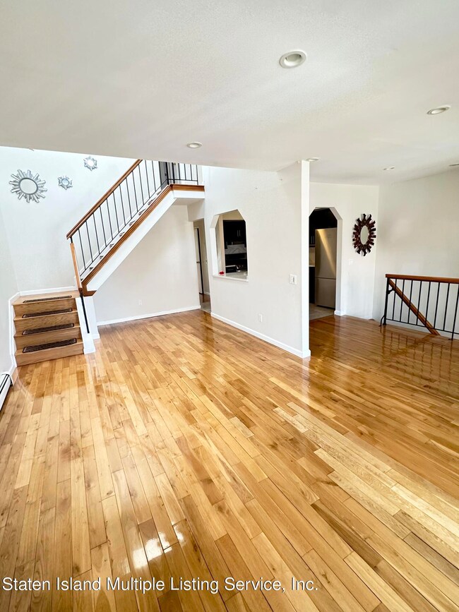 161 Lamped Loop unit A, Staten Island, NY 10314 - photo 2