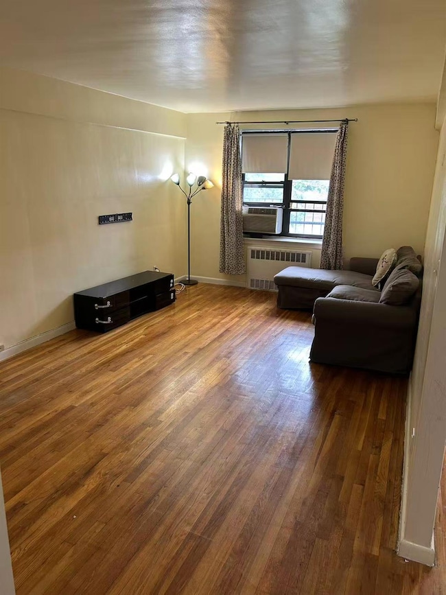 Mitchell Gardens Co-Op #3 unit 5A, Flushing, NY 11354 - photo 4