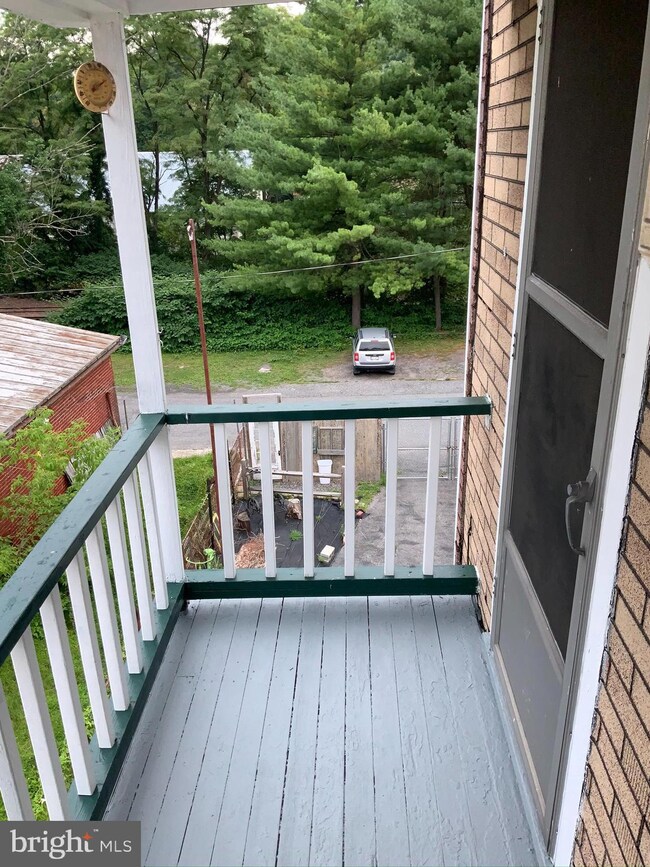 521 E Broad St, Tamaqua, PA 18252 - photo 4