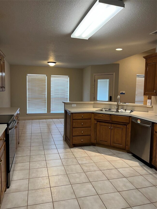 1316 Inlet Dr, Azle, TX 76020 - photo 4