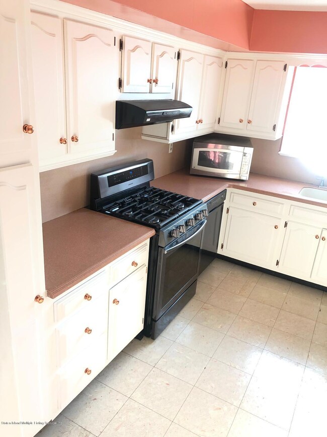 246 Ada Dr, Staten Island, NY 10314 - photo 7