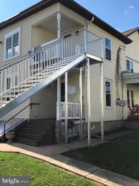 984 W Main St unit 2, New Holland, PA 17557 - photo 2