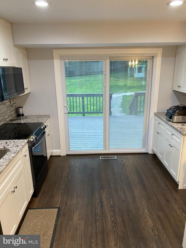 12608 Lampton Ln, Fort Washington, MD 20744 - photo 3