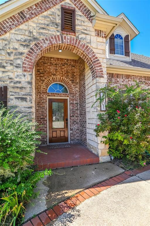 7401 Comis Dr, North Richland Hills, TX 76182 - photo 2