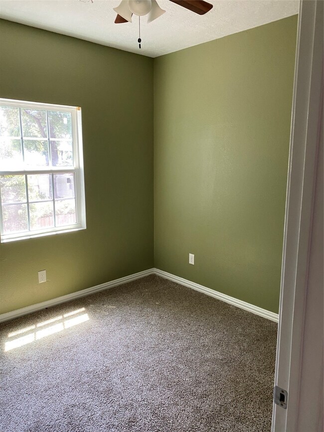 5814 Stuebner Airline Rd, Houston, TX 77091 - photo 4