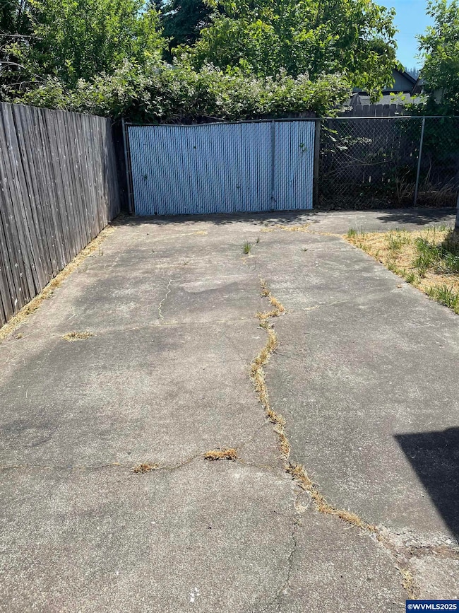 1453 (&1451) Hiatt St, Lebanon, OR 97355 - photo 2