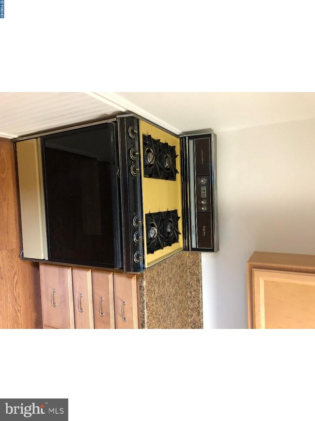 1329 Birch St, Reading, PA 19604 - photo 6