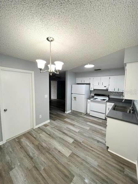 5445 Genevieve Cir, Zephyrhills, FL 33542 - photo 5