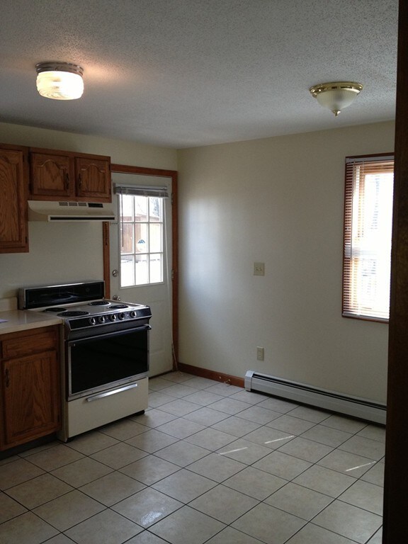 51 Biddle St unit 51, Springfield, MA 01129 - photo 3