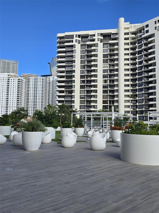 Isola Brickell Key unit 2108, Miami, FL 33131 - photo 5