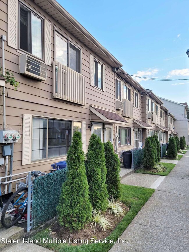 181 Lamped Loop unit 43, Staten Island, NY 10314 - photo 3