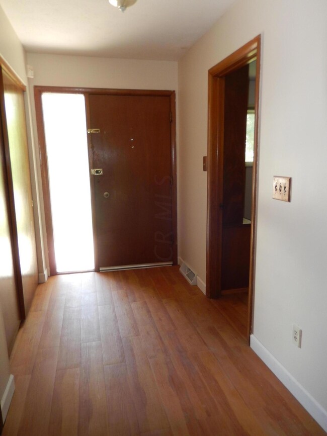 1762 Norma Rd, Columbus, OH 43229 - photo 2