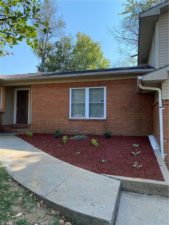 2110 W Oak St, Rogers, AR 72758 - photo 2