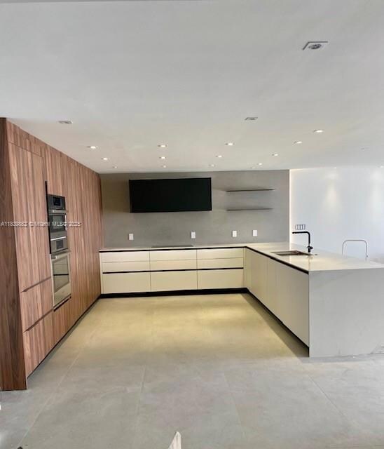 OPEN KITCHEN