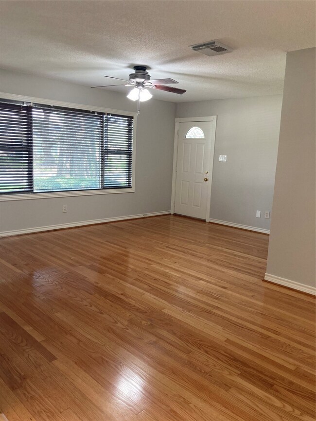 1605 Lamonte Ln, Houston, TX 77018 - photo 2