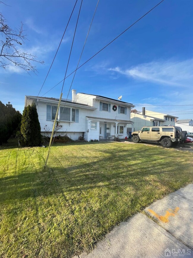 183 Rosewood Ln, Port Reading, NJ 07064 - photo 2