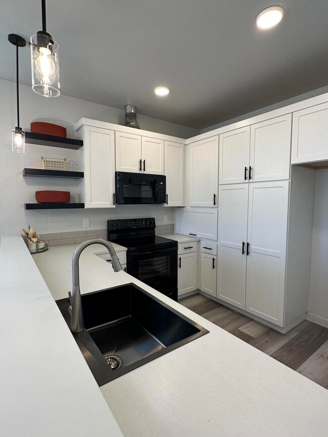 61647 Daly Estates Dr unit 8, Bend, OR 97702 - photo 5