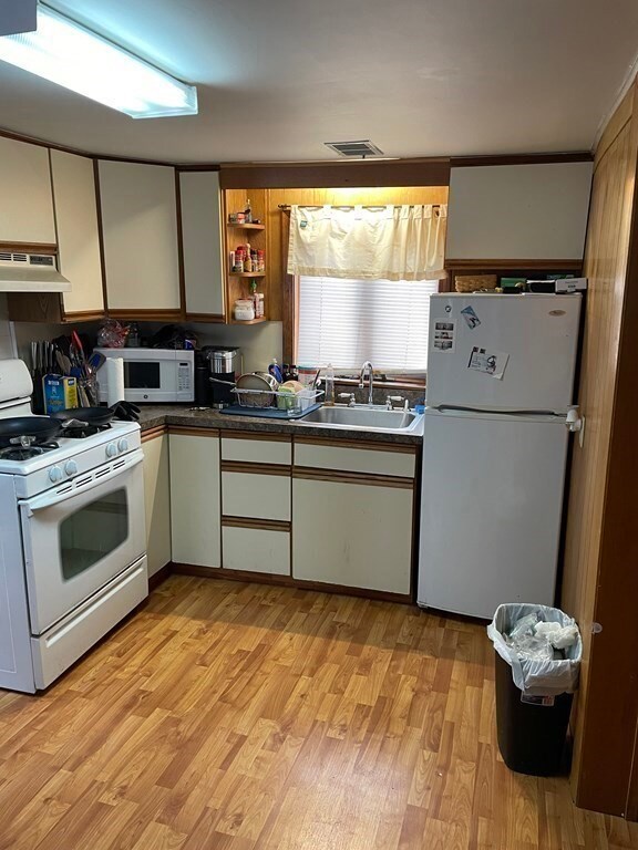 3 Bancroft Ave unit 1, Wakefield, MA 01880 - photo 2