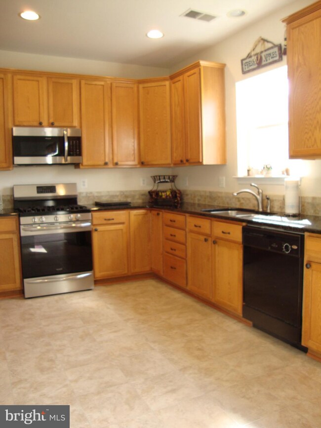 104 Cheltenham Dr, Stephens City, VA 22655 - photo 4