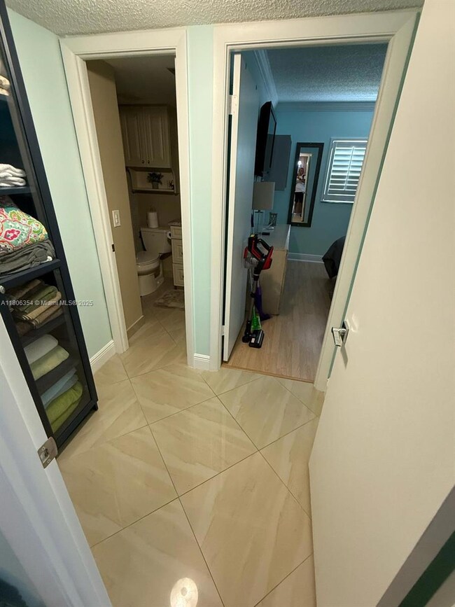 Private second Bedroom and Bathroom