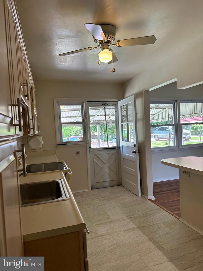 7 Terron Ct, Parkville, MD 21234 - photo 4