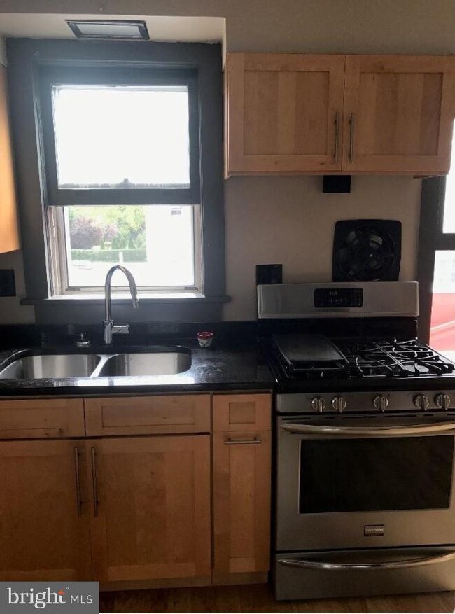 705 Park Ave unit B 2ND FL, Collingswood, NJ 08108 - photo 2