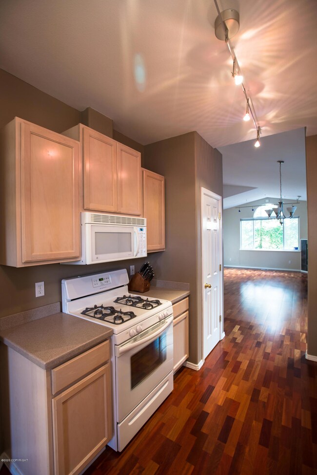 6608 Delong Landing Cir, Anchorage, AK 99502 - photo 7