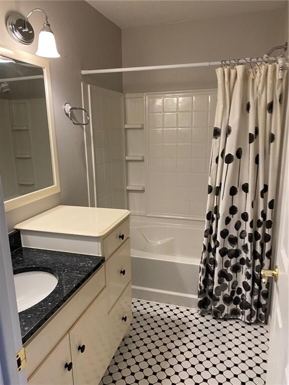 1105 E 14th St S, Newton, IA 50208 - photo 7