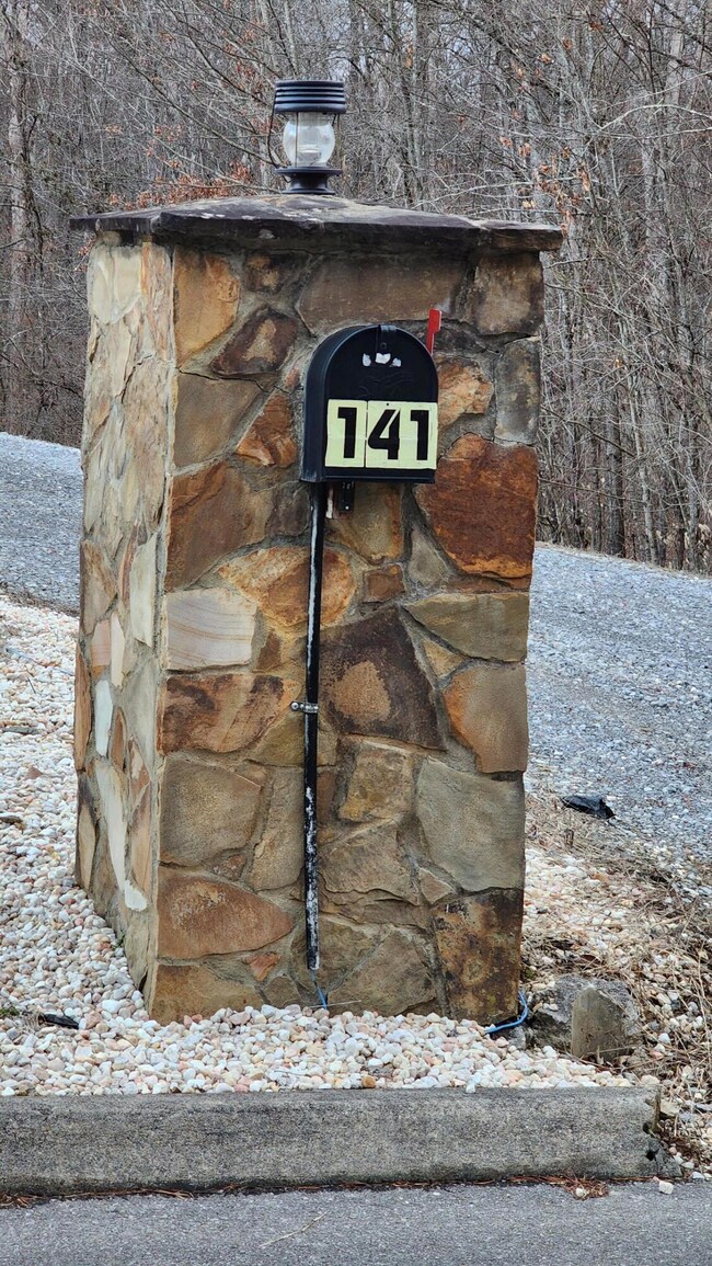 141 Forest View