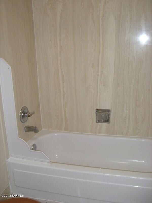 Edith bathroom unit 3012