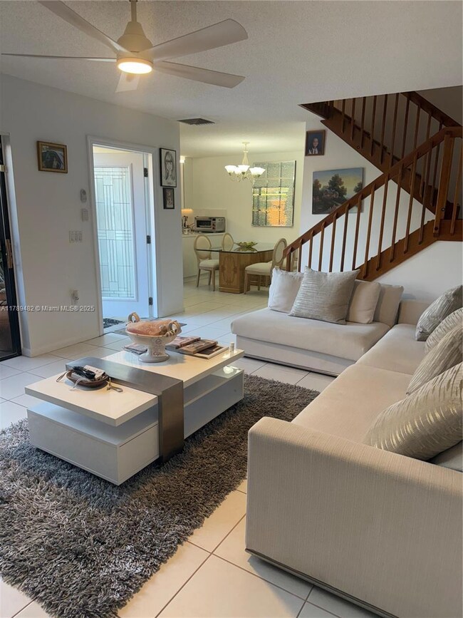 Main entrance Livingroom
