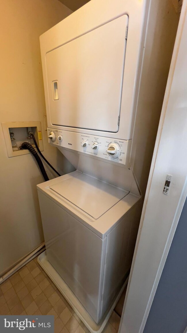 9813 Hellingly Place, Montgomery Village, MD 20886 - photo 5