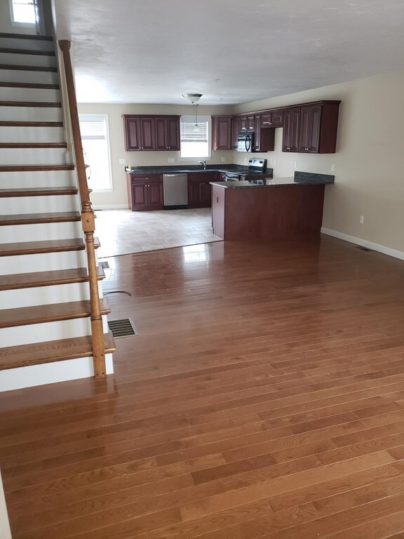 152 Beaver St unit 152, Milford, MA 01757 - photo 2