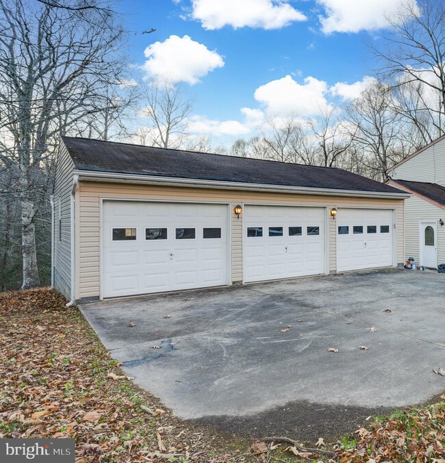 37489 E Lakeland Dr, Mechanicsville, MD 20659 - photo 3