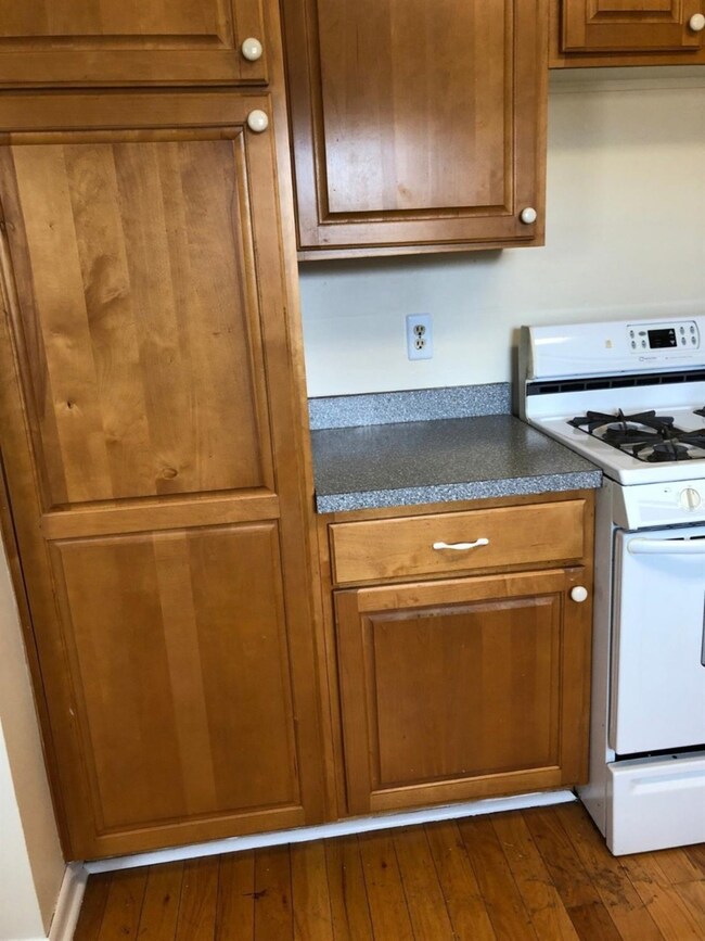 8340 Cottage Grove Place, Highland, IN 46322 - photo 3