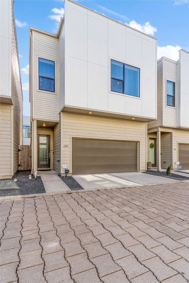 4705 Thornton Grove, Houston, TX 77018 - photo 4