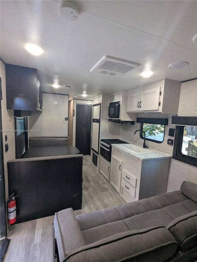 unlisted-address, Miami, FL 33179 - photo 5