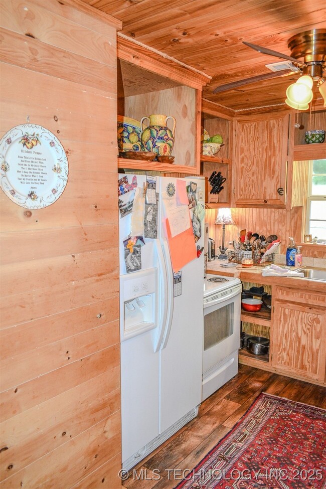 919 N 4210 Rd, Hugo, OK 74743 - photo 7