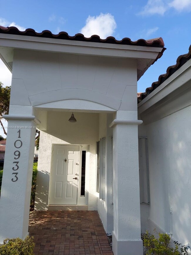 10933 NW 69th St, Doral, FL 33178 - photo 3