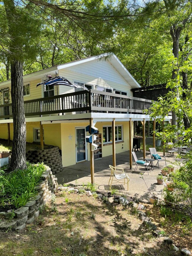 Deck Lake side