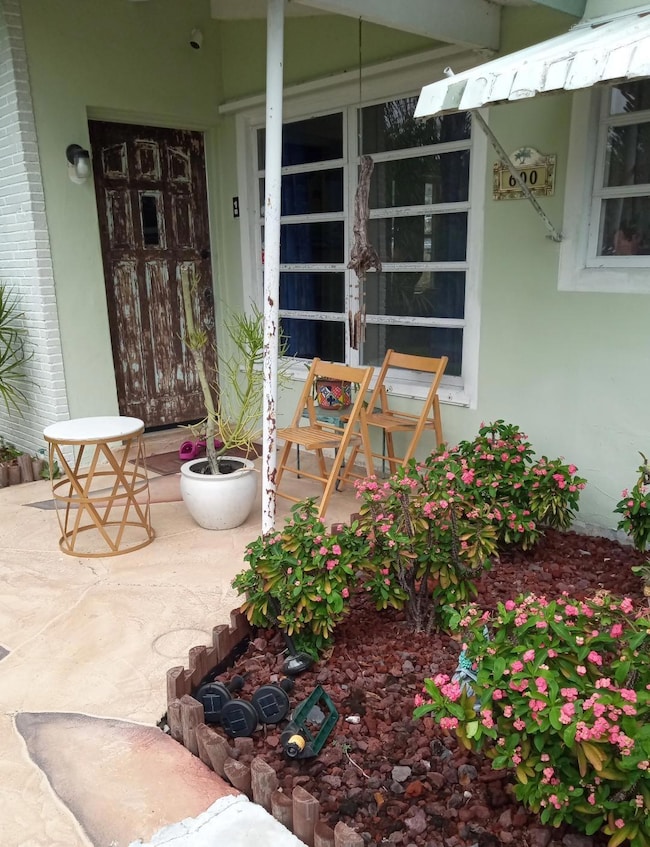 FRONT DOOR ENTRANCE
